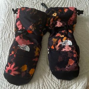 The north face Futurelight mittens size S in color Flower child used once
